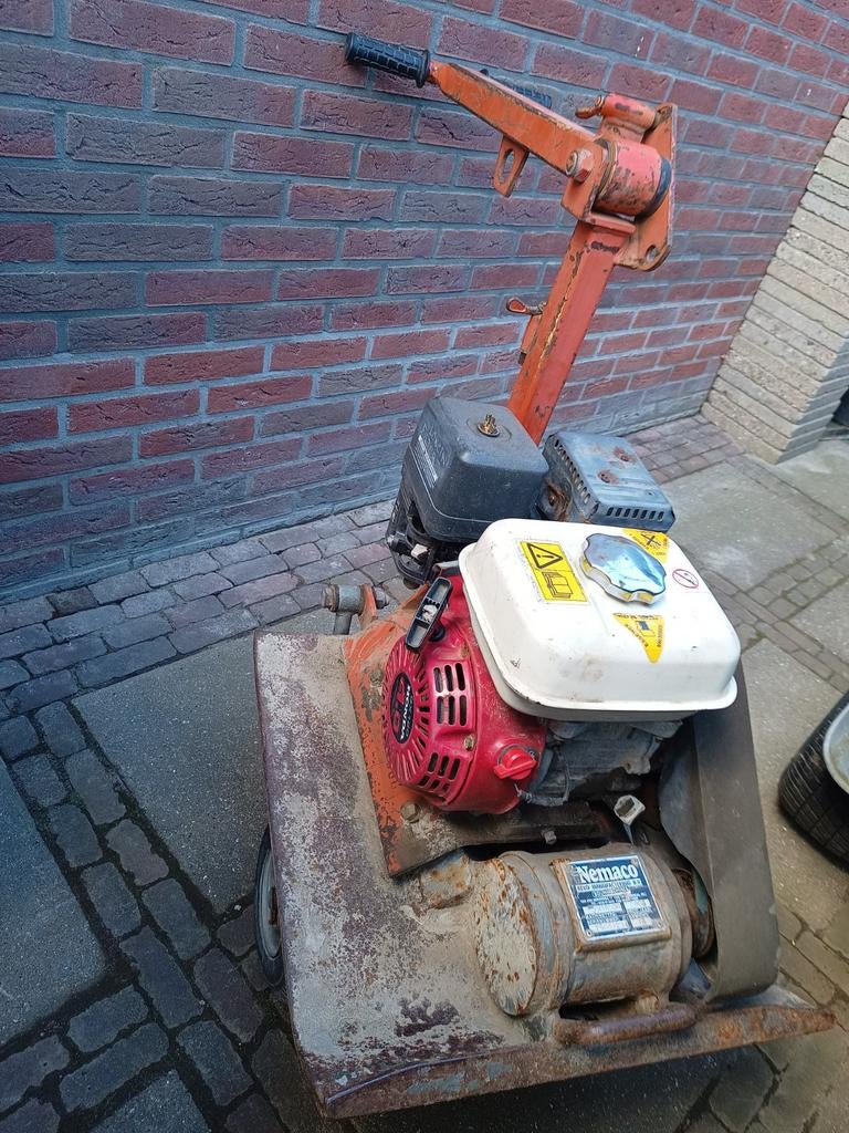 Revo lvw 1800 trilplaat met Honda motor 80kg perfecte staat, Ophalen