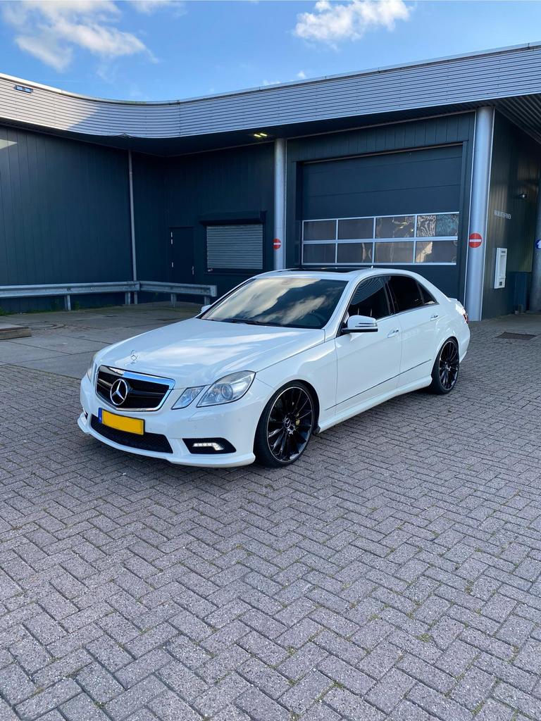 Mercedes-Benz E500, Auto's, Automaat, Leder en Stof, Wit, Adaptive Cruise Control