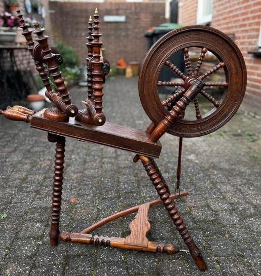 Antiek Spinnenwiel - Decoratief en Functioneel, Ophalen, Gebruikt, Spinnewiel