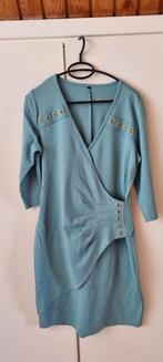 Mintgroene T-shirt jurk met leuke details, Kleding | Dames, Maat 38/40 (M), Ophalen of Verzenden, Zo goed als nieuw, Knielengte