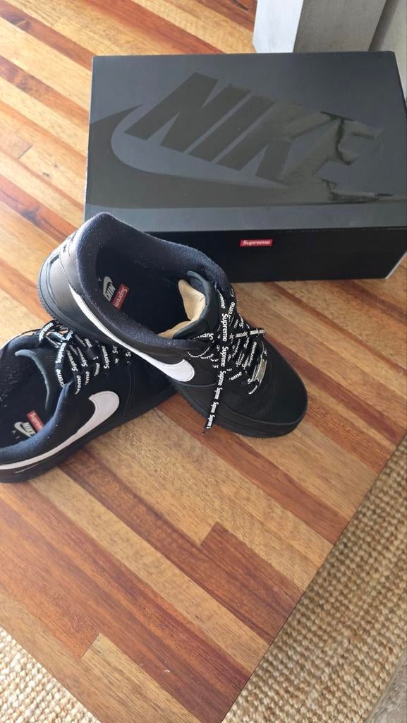 Supreme Nike Air Force 1 Low SP maat 44, Kleding | Heren, Schoenen, Ophalen of Verzenden, Nieuw, Wit
