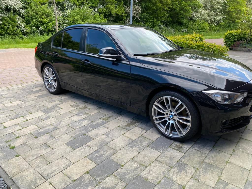 BMW 3-Serie 2.0IX 320 135KW Aut8 (f30) 2012 Zwart, Auto's, BMW, Achterwielaandrijving, 4 cilinders, Zwart, Origineel Nederlands