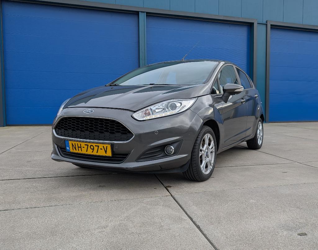 Ford Fiësta 1.0 59KW/80PK 5D 2017 Grijs, met nieuwe APK, Auto's, Ford, Voorwielaandrijving, Parkeersensor, Stof, 40 €/maand