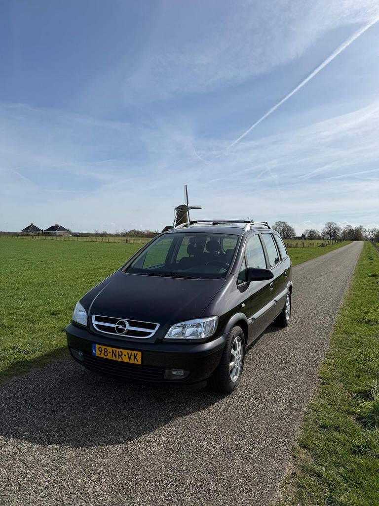 Opel Zafira 1.6 100 pk 2004 Zwart, Auto's, Stof, 4 cilinders, Zwart, Origineel Nederlands