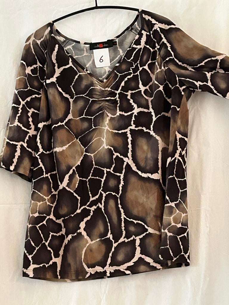 Sallie Sahne shirt maat 48 travelstof, Kleding | Dames, Grote Maten, Ophalen of Verzenden, Gedragen, Bruin, Shirt of Top