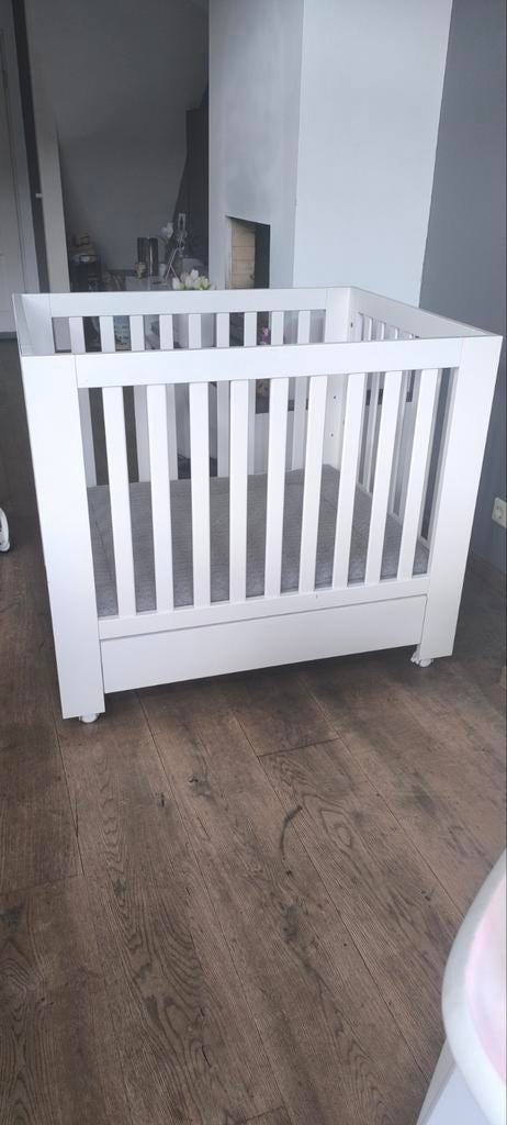 Witte box met lade, Kinderen en Baby's, Boxen, Ophalen of Verzenden, Gebruikt, Rechthoekig, In hoogte verstelbaar