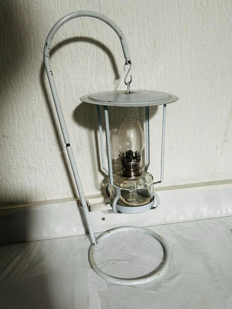 Vintage olielamp met standaard - Wit metaal, Antiek en Kunst, Ophalen of Verzenden