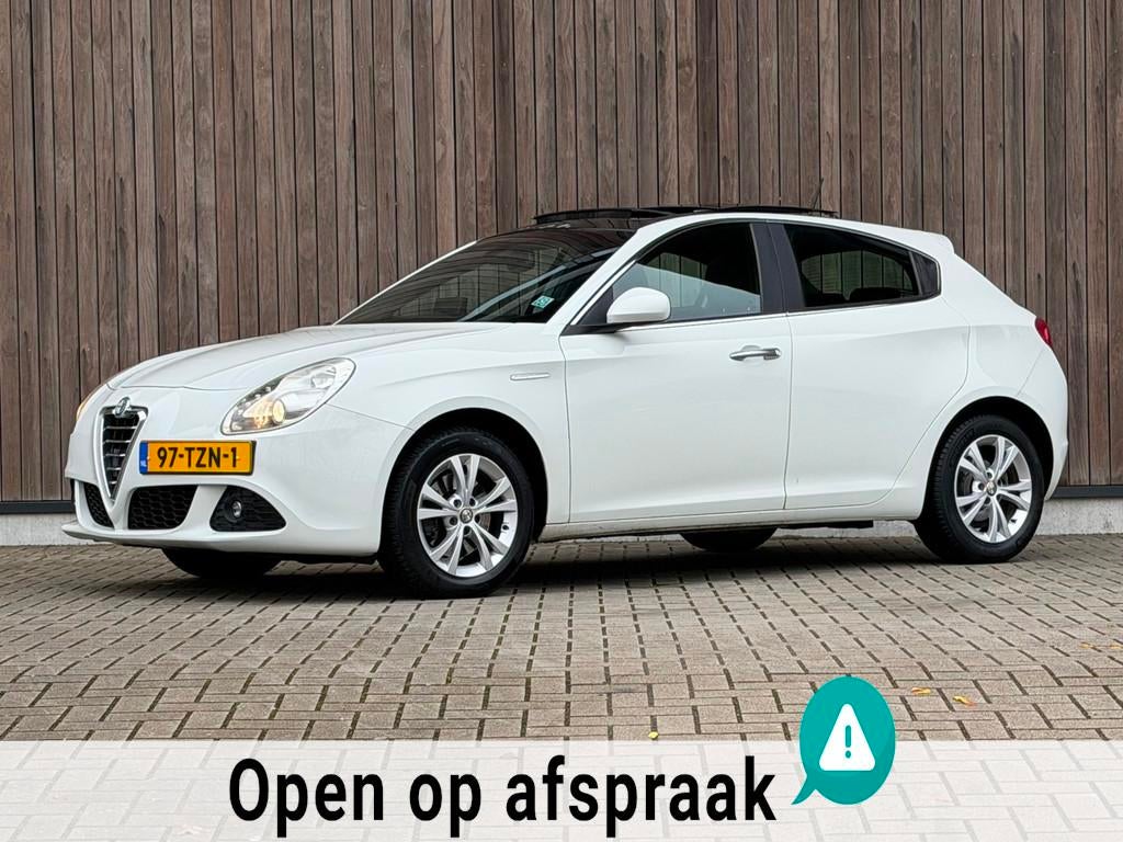 Alfa Romeo Giulietta 1.4 T Distinctive / Automaat / Pano /, Auto's, Alfa Romeo, Euro 5, Stof, Zwart, 4 cilinders
