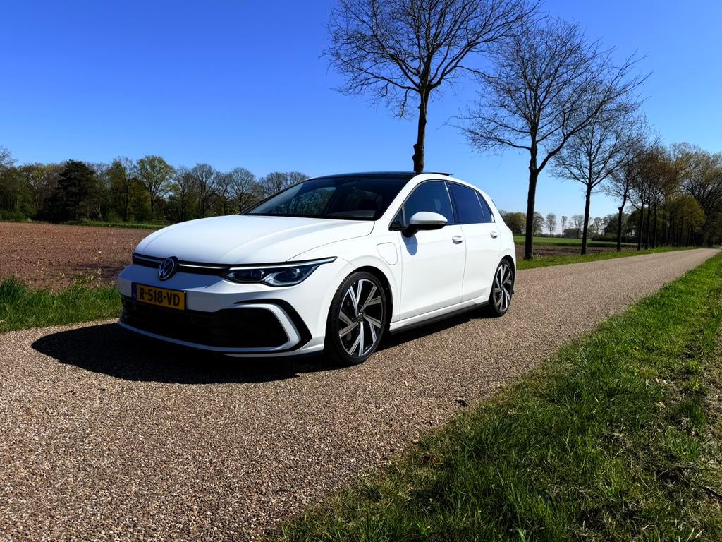VW Golf GTE 1.4 Ehybrid R-line, Als nieuw, inruil mogelij, Lichtsensor, Euro 6, 4 cilinders, Wit