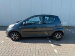Peugeot 107 1.0 12V 5DR - CARPLAY - ISOFIX - APK, Auto's, Peugeot, Voorwielaandrijving, 4 stoelen, 68 pk, Origineel Nederlands
