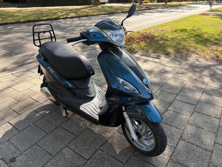 Mooie Piaggio New Fly 4t4v, Fietsen en Brommers, Scooters | Piaggio, Gebruikt, Fly, Maximaal 45 km/u, Benzine, Ophalen