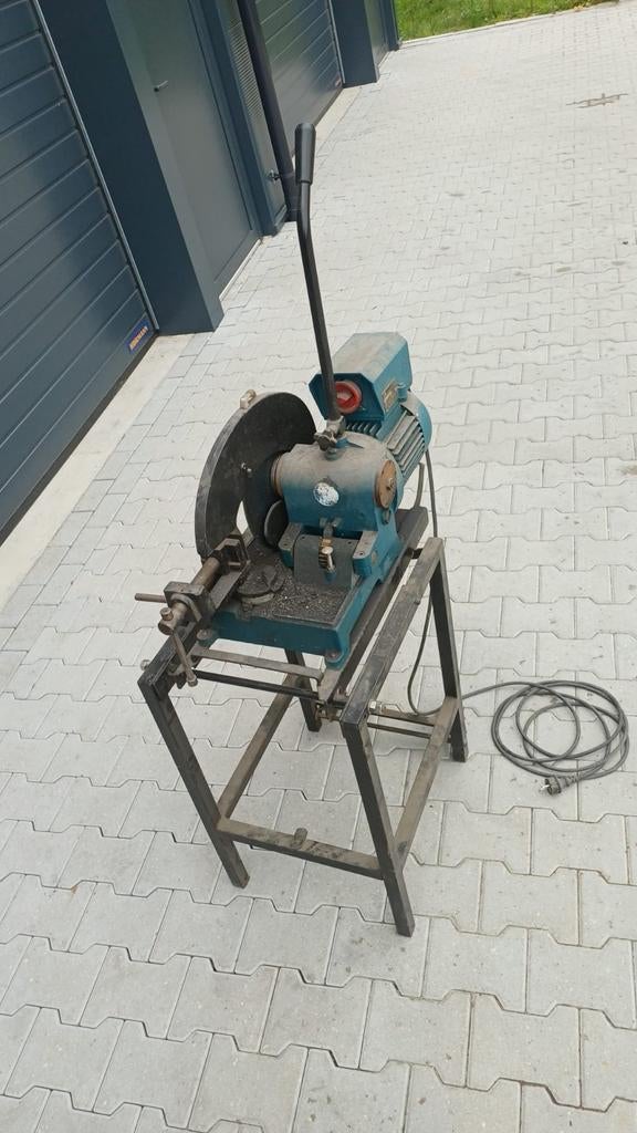 Afkortzaag met onderstel, Ophalen, Gebruikt, 600 tot 1200 watt, Berg en Schmid