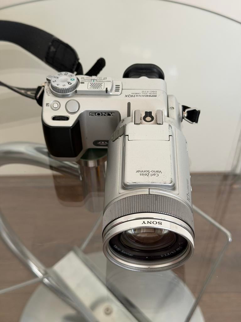 Sony DSC-F77 digitale camera, Gebruikt, Compact, Ophalen of Verzenden, Sony