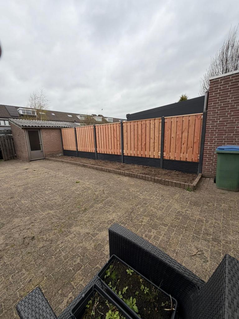 Schuttingdeel met betonpaal betonplaat en scherm 150x180, Ophalen, 1 tot 2 meter, Minder dan 3 meter, Nieuw