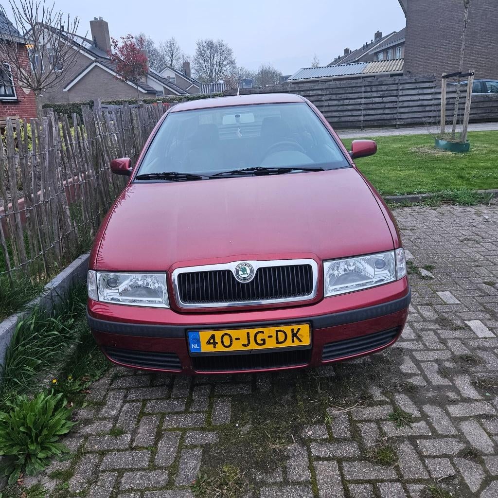 Leuke octavia voor de liefhebbers., Auto diversen, Schadeauto's, Ophalen, Overige kleuren, 1600 cc, Handgeschakeld