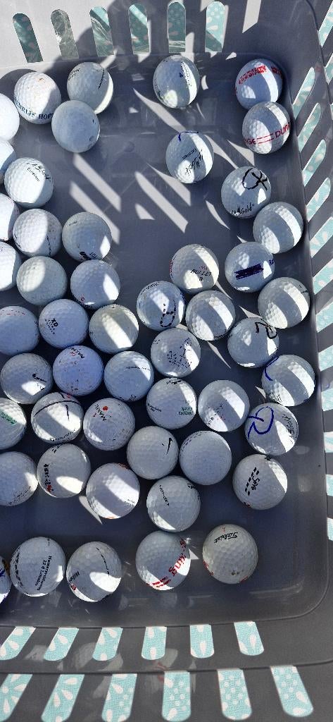 30 gebruikte golfballen van allerlei merken., Ophalen of Verzenden, Gebruikt, Bal(len), Overige merken
