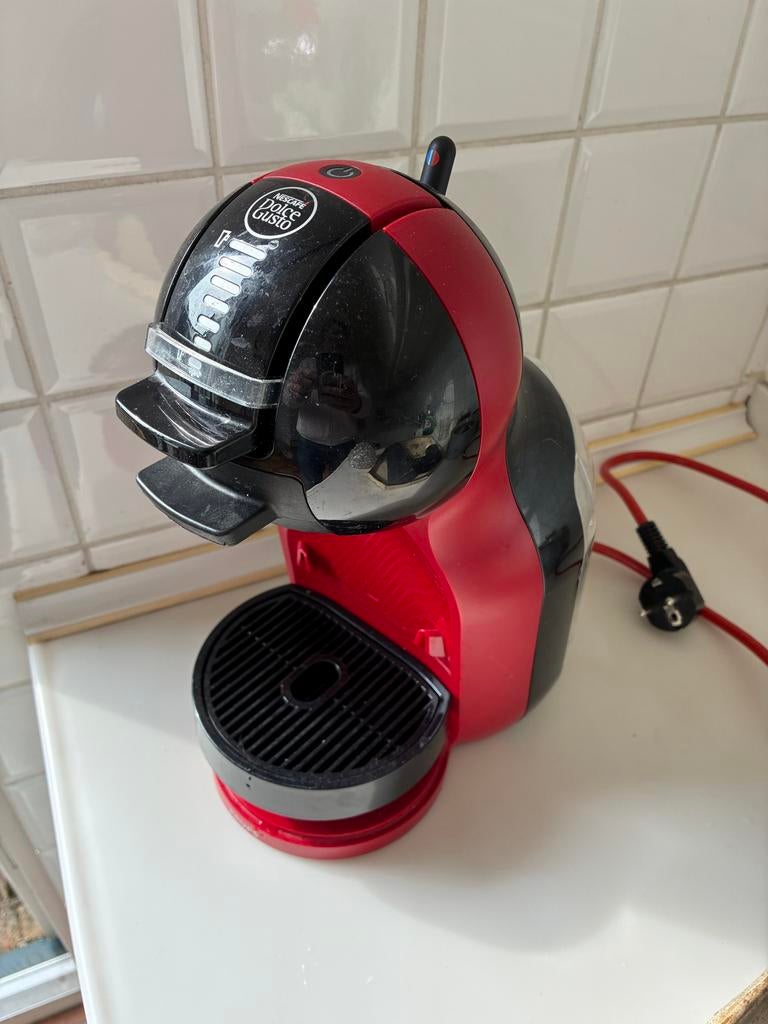 Krups Nestlé Dolce Gusto Mini Me koffie apparaat (rood), Ophalen, Gebruikt, Koffiemachine, Koffiepads en cups