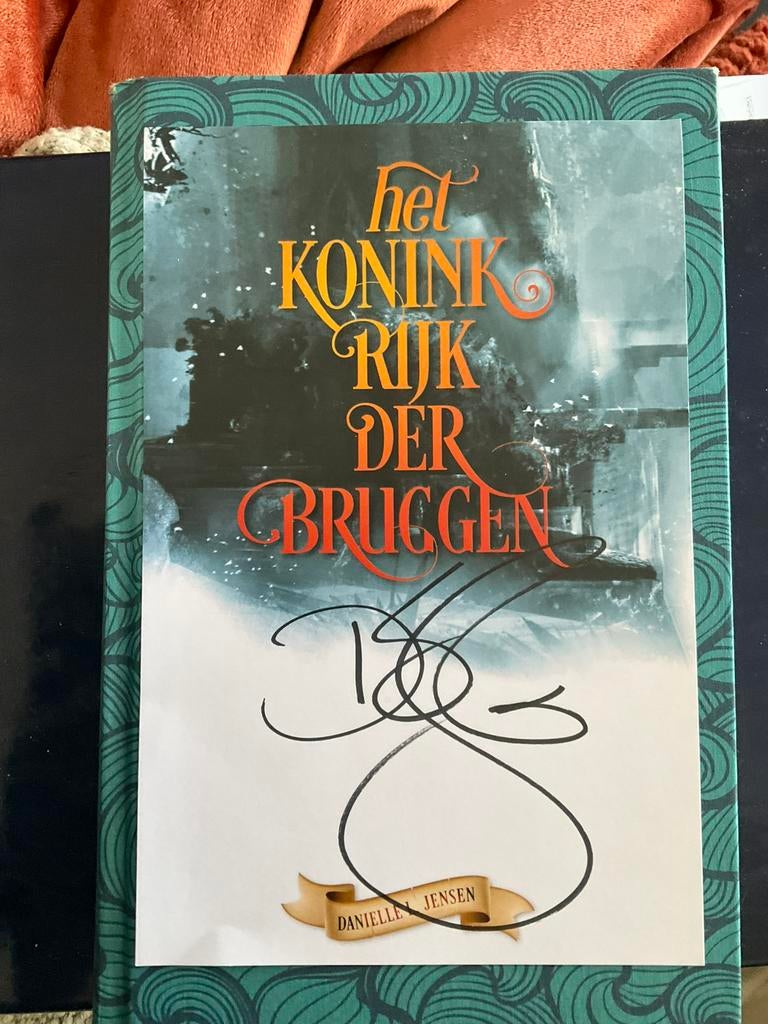 Fantasy, Danielle J Jensen- Het koninkrijk der bruggen, Ophalen of Verzenden, Zo goed als nieuw