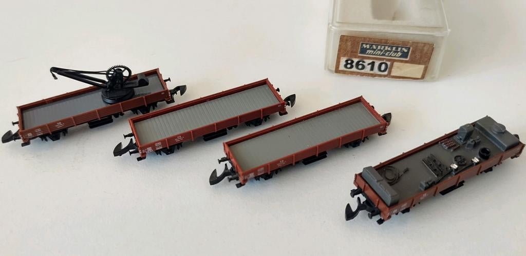 MÄRKLIN Z 8610 lage boordwagens, één met vaste KRAAN, Ophalen of Verzenden, Wagon, Märklin