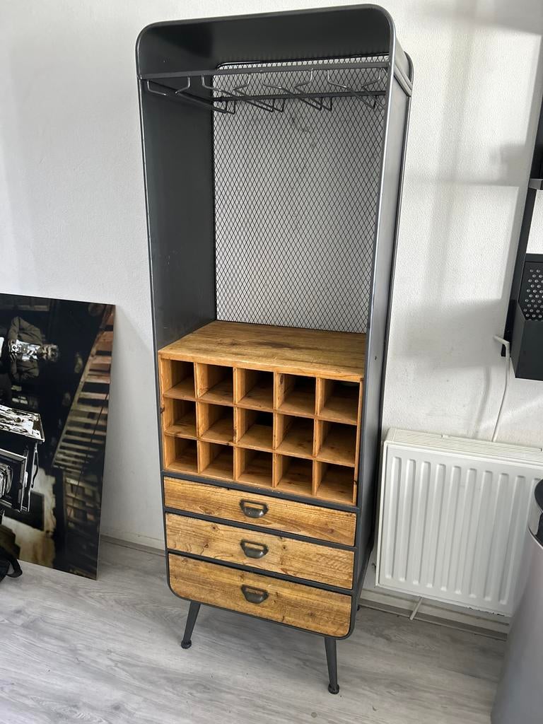 Industriële Wijnkast met Laden en Glashouders, Ophalen, 15 tot 25 flessen, Zo goed als nieuw, Metaal