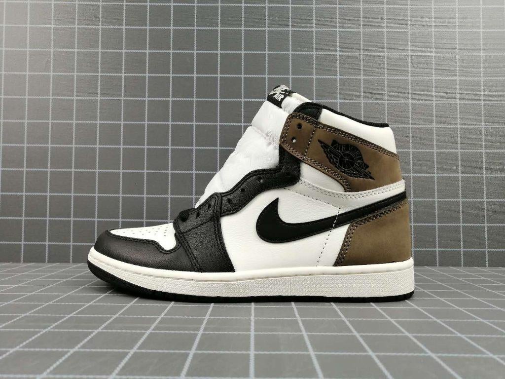 Jordan 1 Retro High | Dark Mocha, Bruin, Nieuw, Ophalen of Verzenden, Sneakers of Gympen