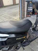 Buddyseat Peugeot New Vivacity (vanaf 2010) - Goede staat, Fietsen en Brommers, Brommeronderdelen | Scooters, Ophalen of Verzenden
