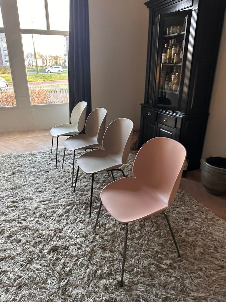 Gubi Beetle Stoelen - Design Stoel 2 stuks, Ophalen, Kunststof, Overige kleuren, Zo goed als nieuw