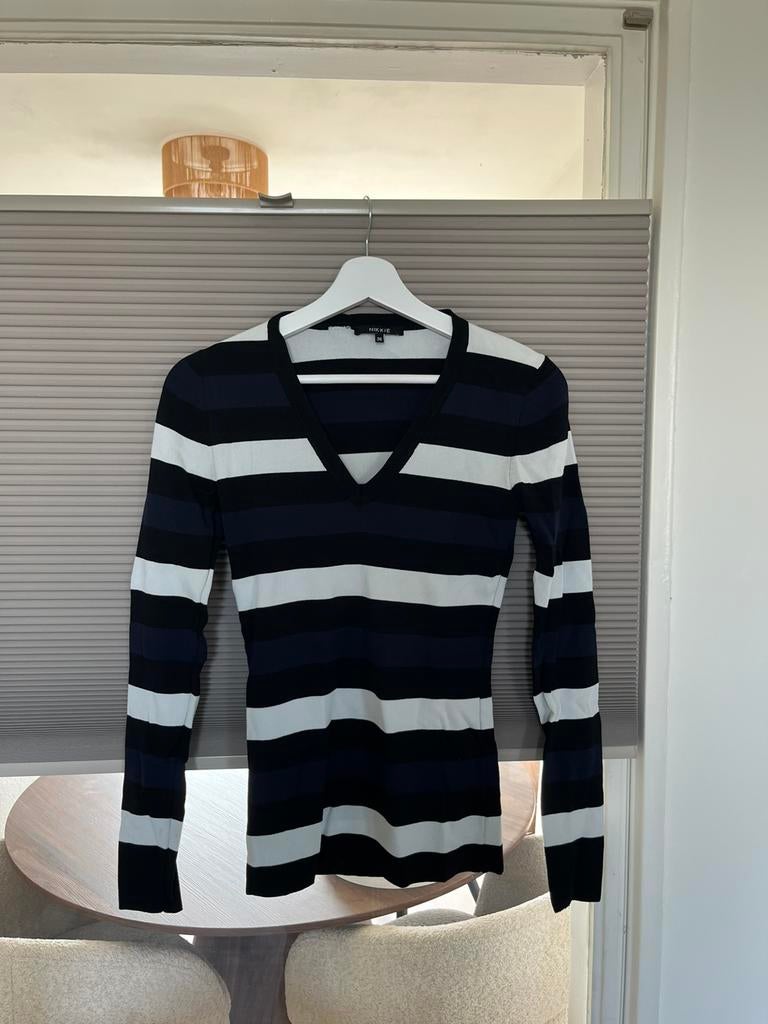 Nikkie v hals trui - maat 36, Ophalen of Verzenden, Zo goed als nieuw, Maat 36 (S), Zwart