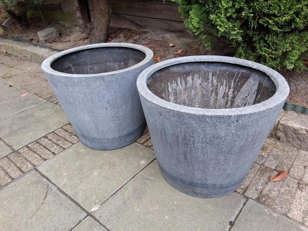 Twee fiberclay bloembakken., Tuin en Terras, Ophalen