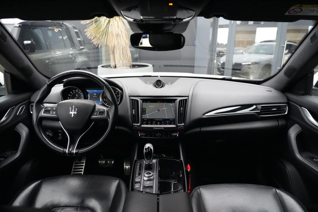 Maserati Levante 3.0 V6 S AWD GranLusso 430pk Stoelverwarmin, Auto's, Maserati, 430 pk, Gebruikt, 2084 kg, Wit