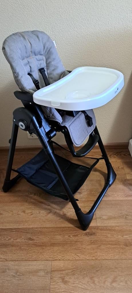 Qute kinderstoel met afneembaar tafelblad, Kinderen en Baby's, Kinderstoelen, Ophalen, Zo goed als nieuw, Inklapstoel, Gordel(s)