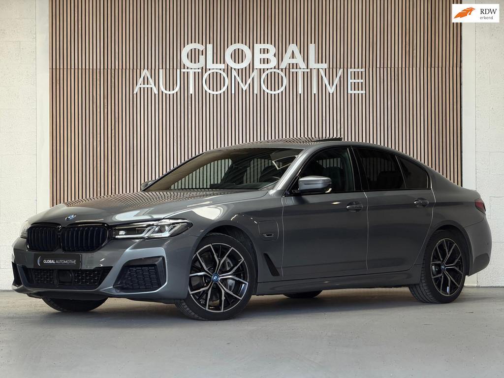 BMW 5-serie 545e xDrive High Executive - M PAKKET - 19'' - S, Gebruikt, Bedrijf, Vierwielaandrijving, Hybride Elektrisch/Benzine