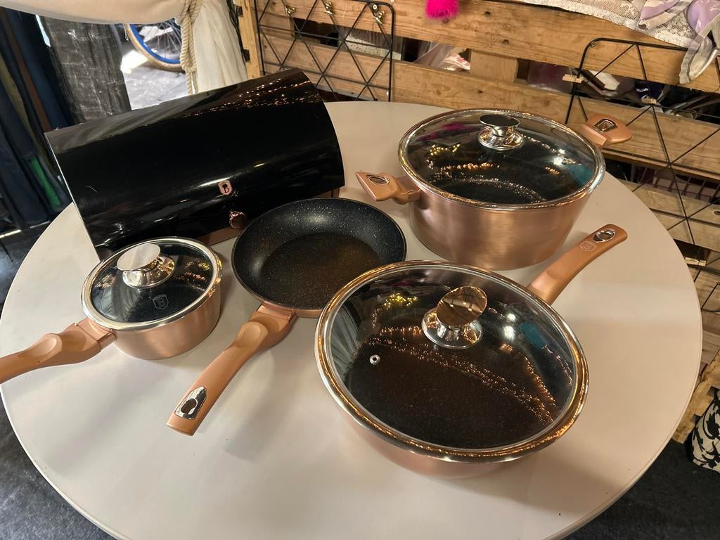 Berlinger Haus pannenset en broodtrommel, Ophalen of Verzenden, Gebruikt, Overige materialen, Pannenset