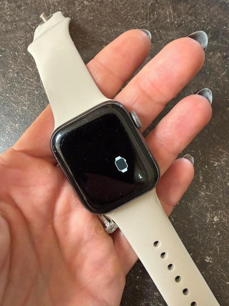 Apple Watch Series 5 40mm, Sieraden, Tassen en Uiterlijk, Smartwatches, Gebruikt, IOS, Ophalen of Verzenden, Waterdicht