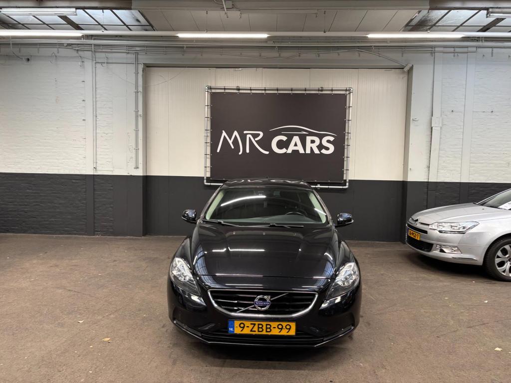 Volvo V40 2.0 D4 Momentum Business, Auto's, Volvo, Voorwielaandrijving, Euro 5, Gebruikt, Zwart