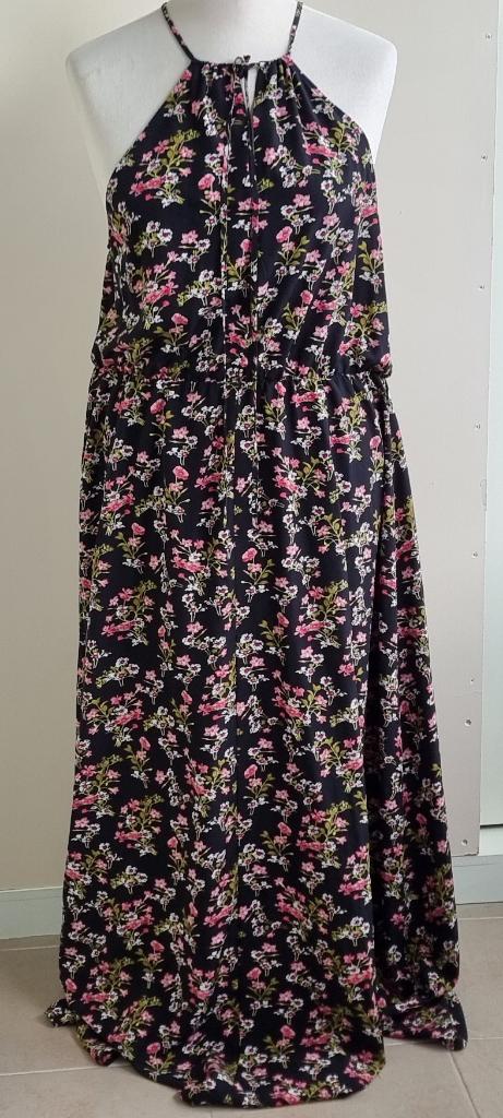 Shein Curve zwarte lange jurk met bloemen mt. 48 (3XL), Zwart, Maat 46/48 (XL) of groter, Ophalen of Verzenden, Zo goed als nieuw