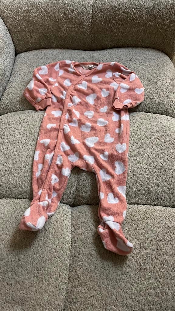 Ergee fleece pyjama met hartjes maat 74, Kinderen en Baby's, Babykleding | Maat 74, Ophalen of Verzenden, ., ., .