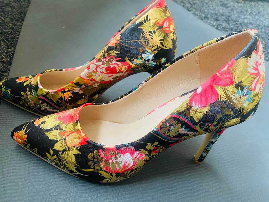 Gebloemde Pumps Maat 41 NIEUW- Zwart Roze Hakschoenen, Kleding | Dames, Schoenen, Ophalen of Verzenden, Zo goed als nieuw, Zwart