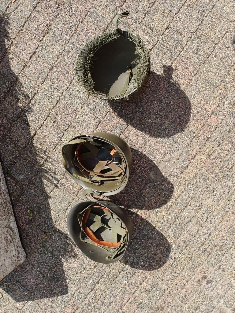 Dit object is een M1-helm, een iconische stalen gevechtshelm, Ophalen