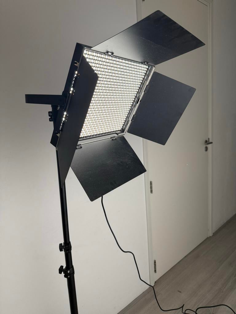 Viltrox VL-D85T Studio LED lamp met statief en adapter, Ophalen of Verzenden, Zo goed als nieuw, Lamp of Flitsset