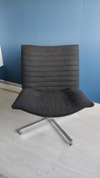 Designer draaistoel met chromen voet, Huis en Inrichting, Fauteuils, Ophalen, Gebruikt, 75 tot 100 cm, Stof