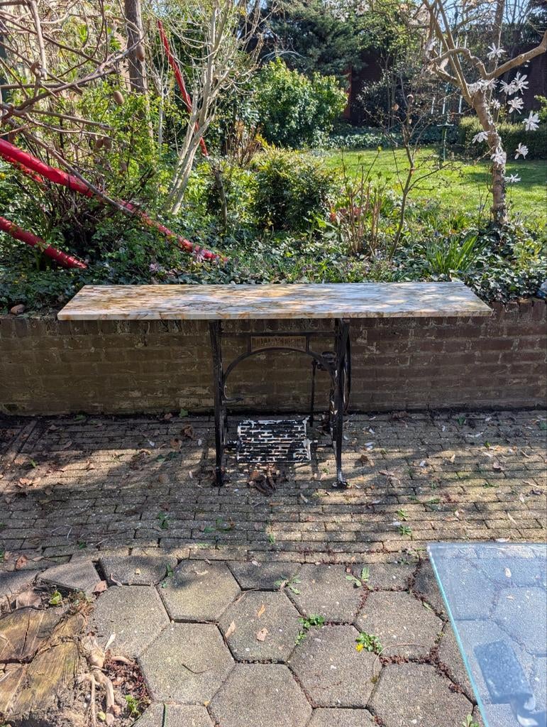 Naaimachine onderstel met stenen blad - verweerd, Ophalen