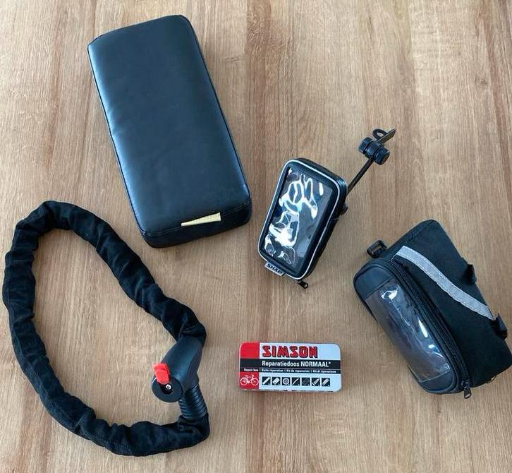 Fietsaccessoires: Kettingslot, Bagagedragerkussen, Reparatie, Ophalen, Zo goed als nieuw