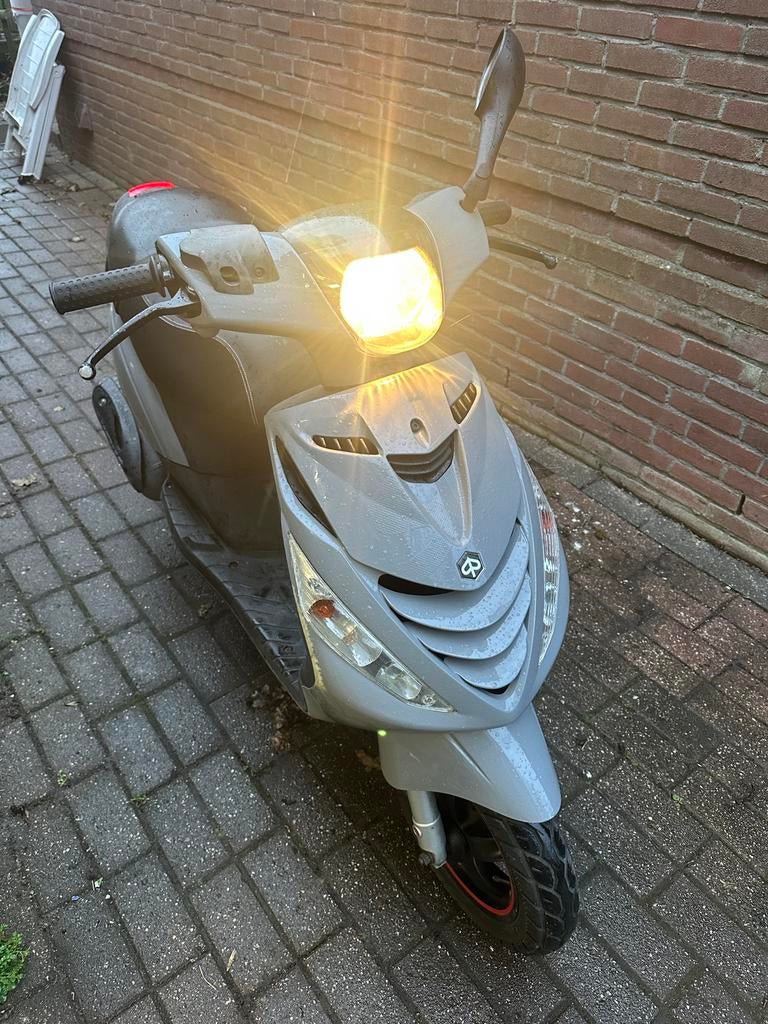 Piaggio zip 4 takt 2014, Fietsen en Brommers, Scooters | Piaggio, Ophalen, Gebruikt, Maximaal 45 km/u, Zip