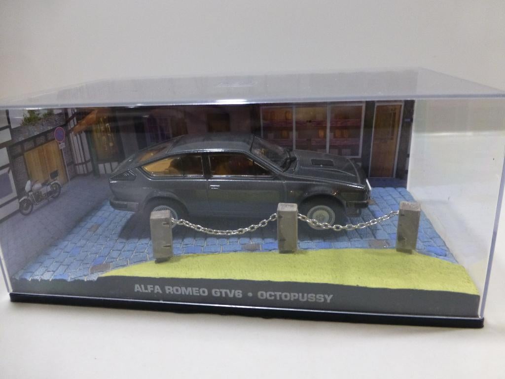James Bond Car Collection Alfa Romeo GTV 6  Film Octopussy, Ophalen of Verzenden, Zo goed als nieuw, Auto, Overige merken