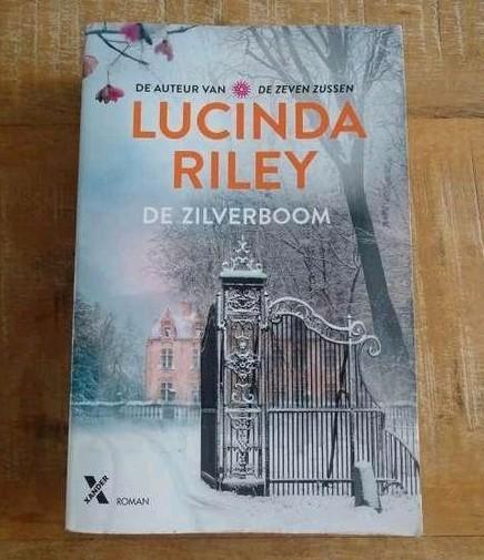 De Zilverboom - Lucinda Riley (auteur van de zeven zussen), Boeken, Romans, Zo goed als nieuw, Nederland, Ophalen of Verzenden