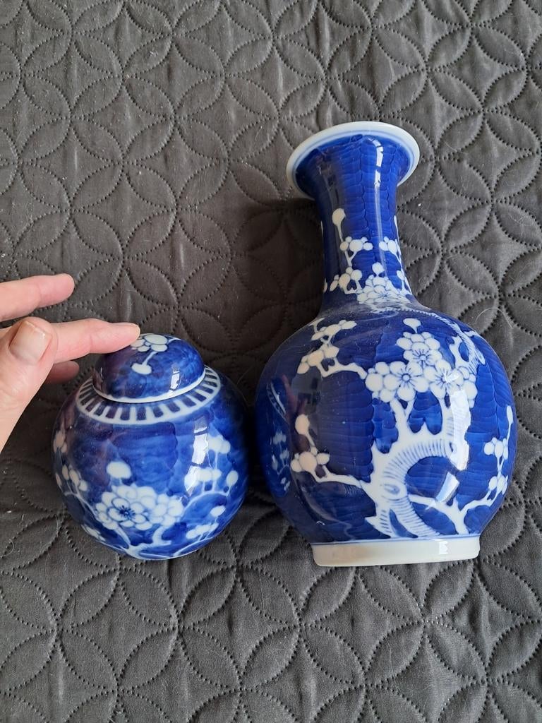 Vaas in klassieke Chinese stijl. Prunusbloesem., Antiek en Kunst, Ophalen of Verzenden