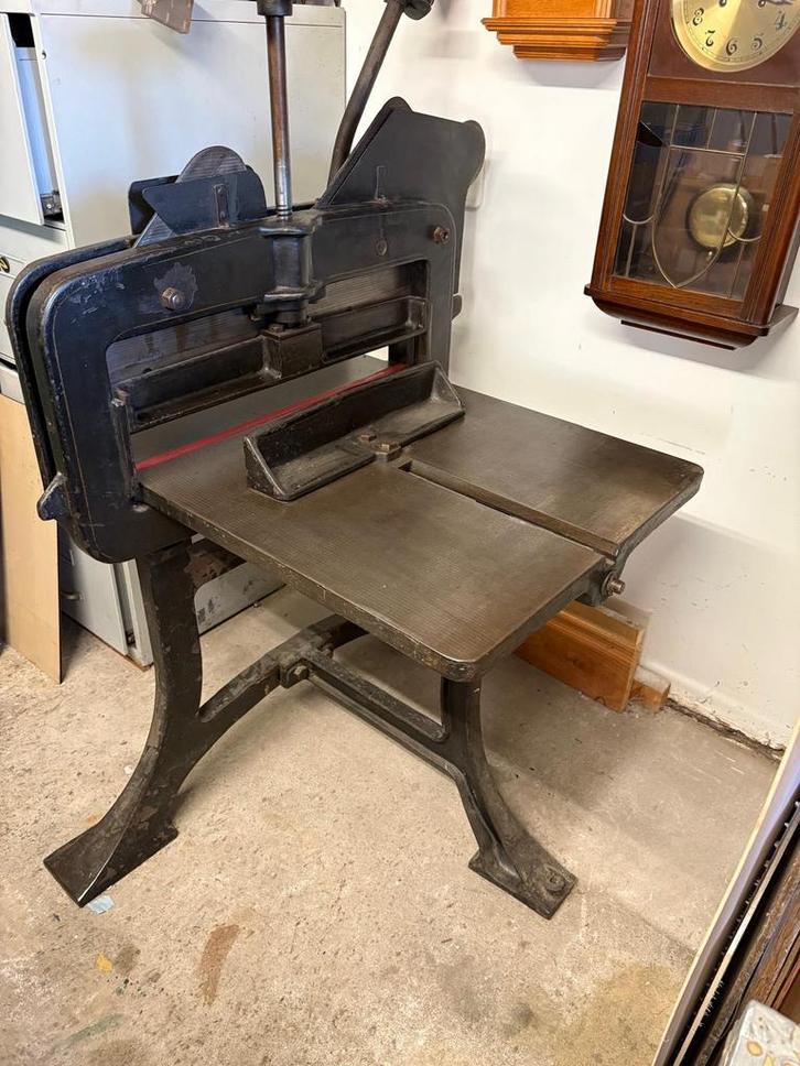 Antieke papiersnijder papier snijmachine van Krause, Antiek en Kunst, Antiek | Boeken en Bijbels, Ophalen