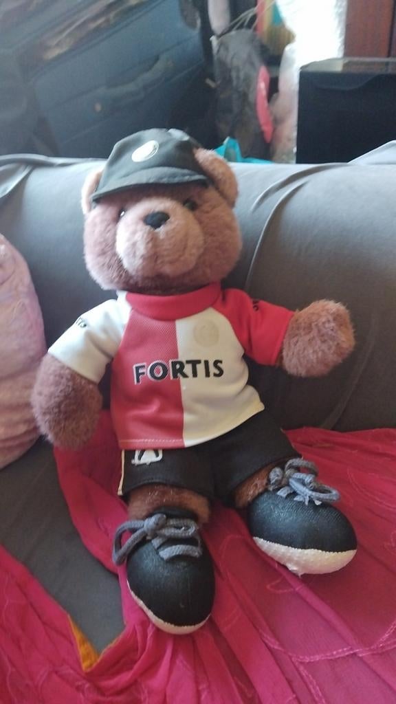 Feyenoord Knuffelbeer met Fortis Shirt en Pet, Gebruikt, Overige merken, Overige karakters, Beer