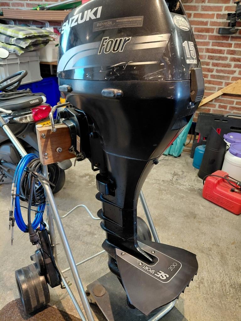 Zuinige Suzuki 15PK buitenboordmotor met hydrofoil, etc., Ophalen